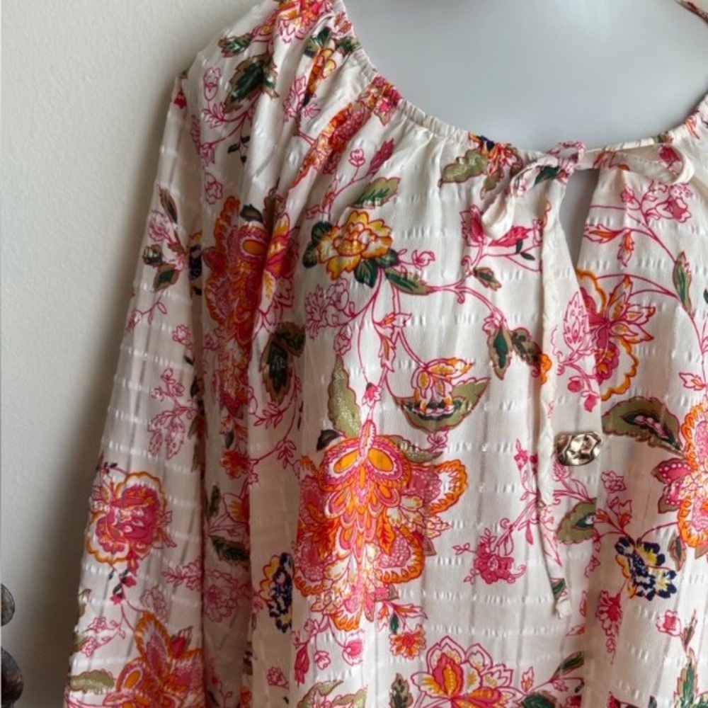 NWT-LANE BRYANT PLUS SIZE 26/28 WOMEN’S SPRING AND SUMMER FLORAL TOP